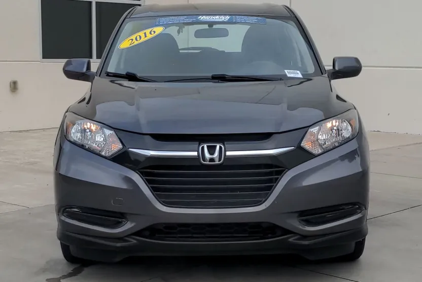 2016 Honda HR-V LX photo 1