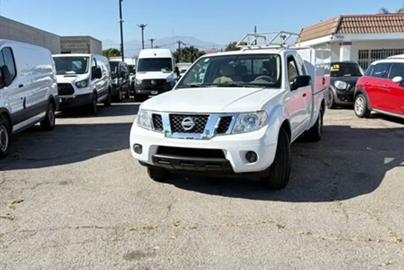 2017 Nissan Frontier SV photo 1