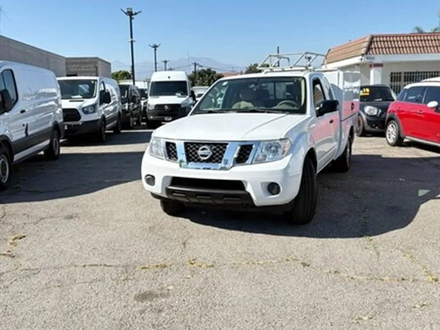 2017 Nissan Frontier SV photo 1