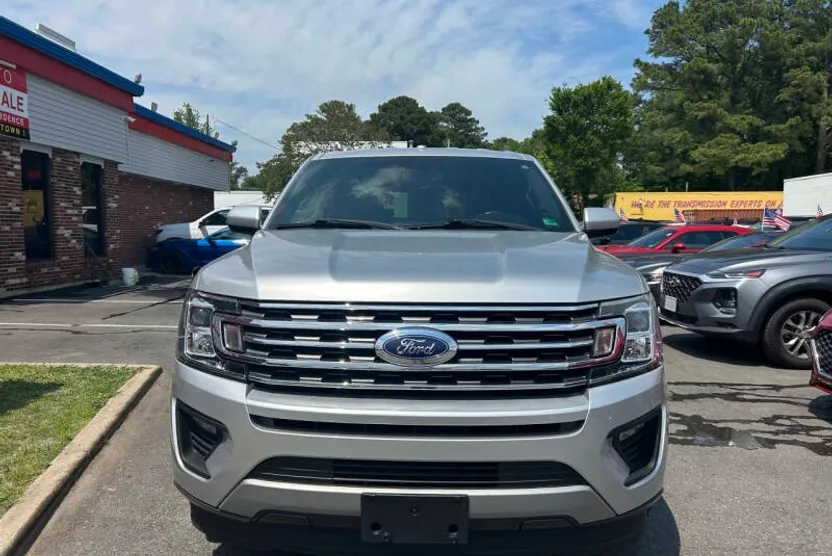2019 Ford Expedition MAX XLT photo 1