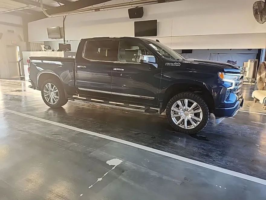 2022 Chevrolet Silverado 1500 High Country photo 1