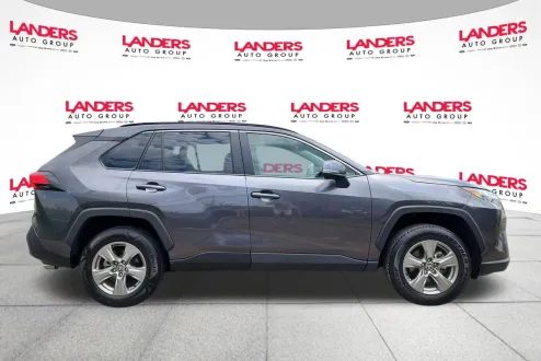 2024 Toyota RAV4 XLE photo 2
