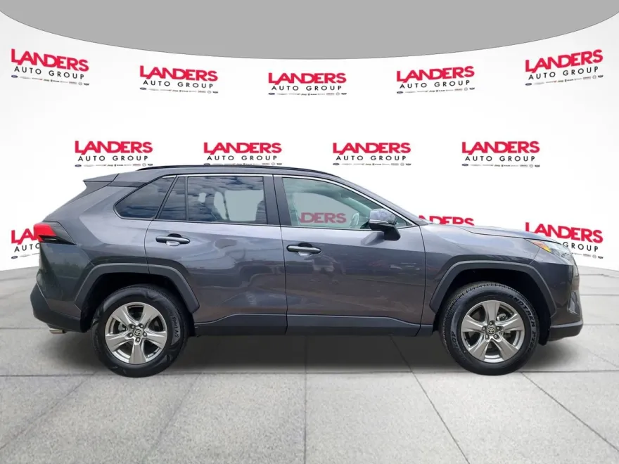 2024 Toyota RAV4 XLE photo 2