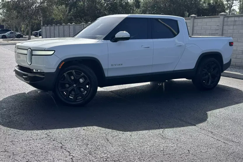 2023 Rivian R1T Adventure photo 1