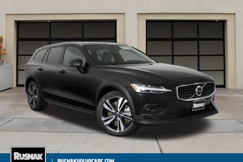 2026 Volvo V60 Cross Country B5 Plus photo 1