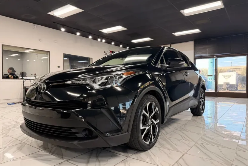 2019 Toyota C-HR XLE Limited photo 1
