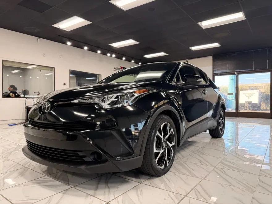 2019 Toyota C-HR XLE Limited photo 1