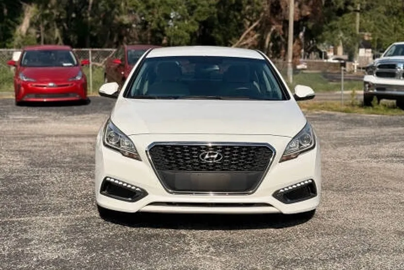 2016 Hyundai Sonata Hybrid photo 1