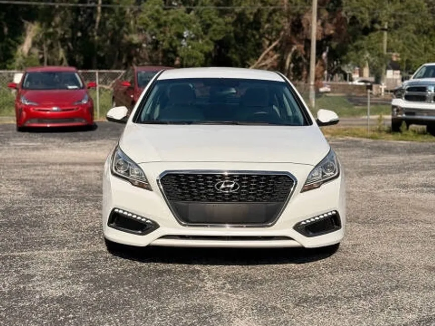 2016 Hyundai Sonata Hybrid photo 1