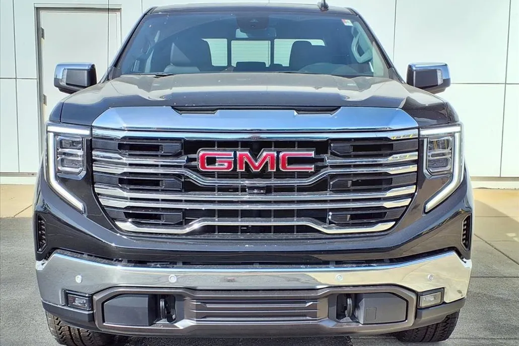 2026 Gmc Sierra SLT photo 1