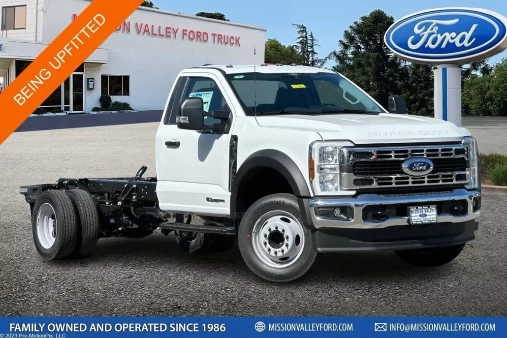 2025 Ford F-550 photo 1