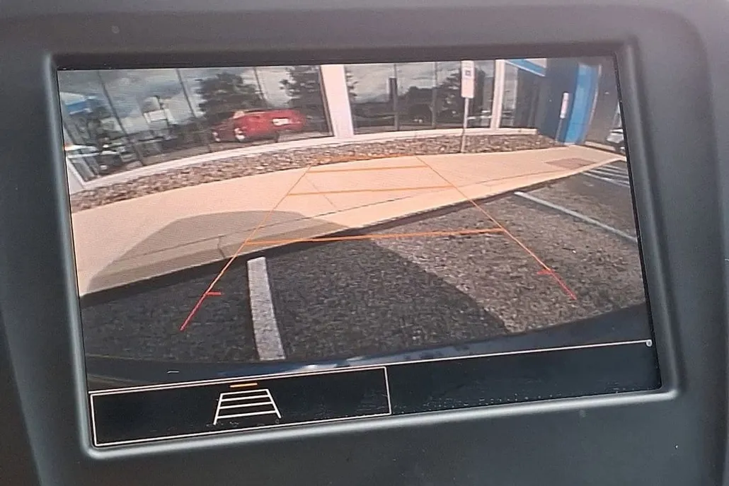 2022 Chevrolet Equinox LS photo 1