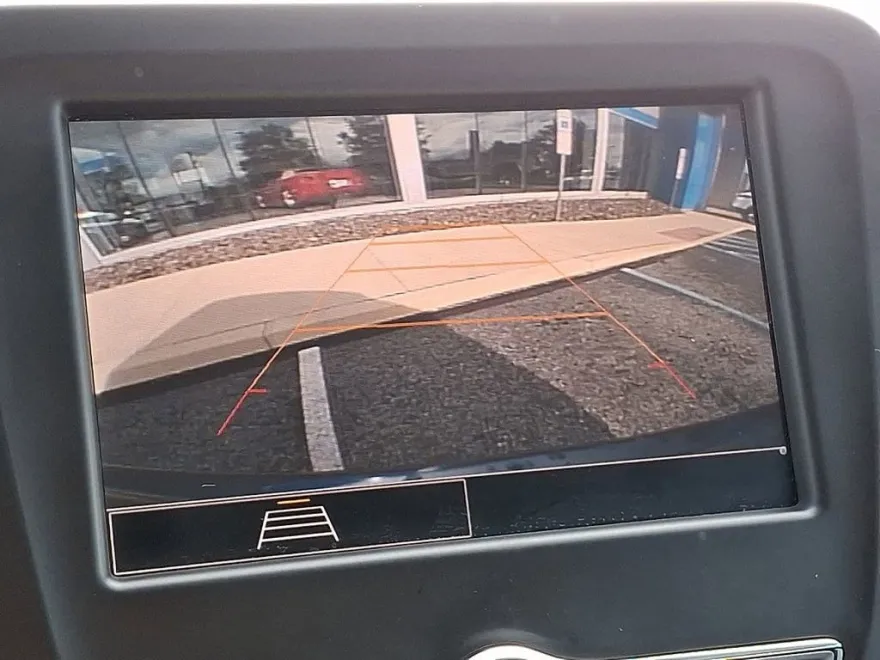 2022 Chevrolet Equinox LS photo 1