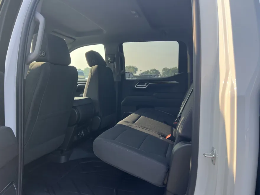 2026 Chevrolet Silverado LT photo 1