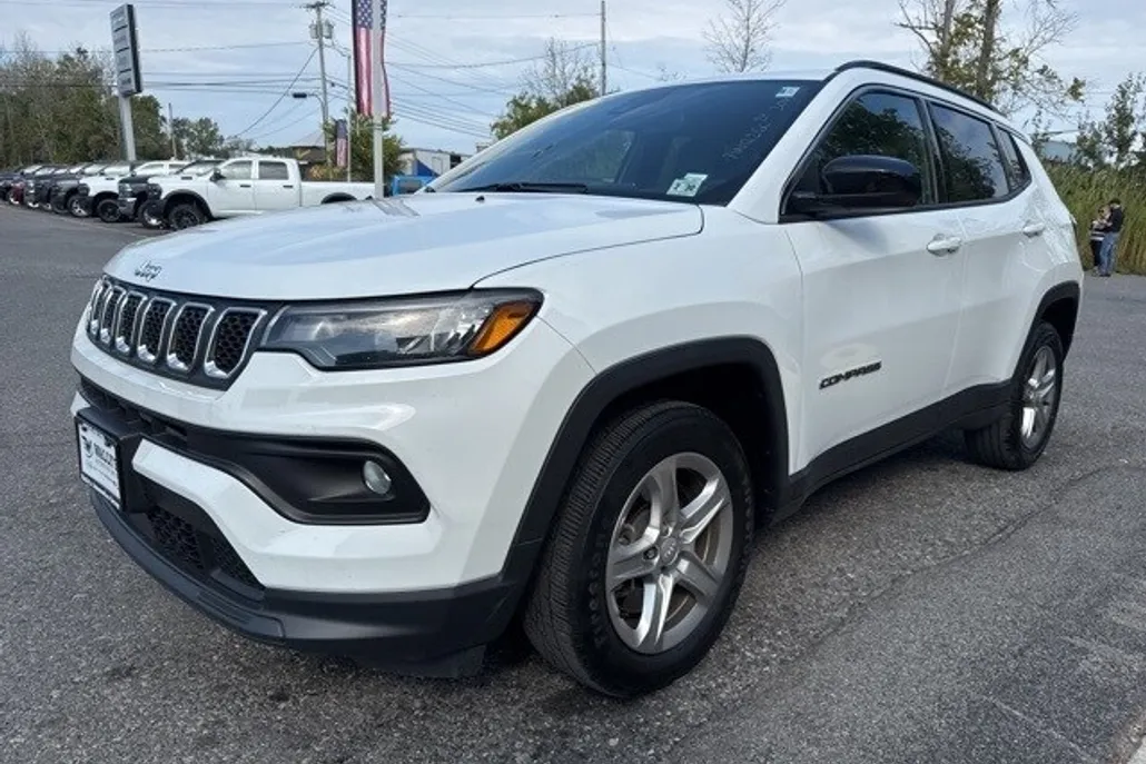 2024 Jeep Compass Latitude photo 1