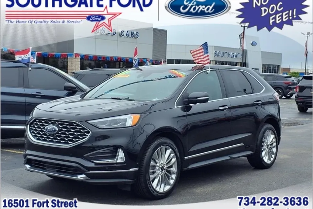 2022 Ford Edge Titanium photo 1