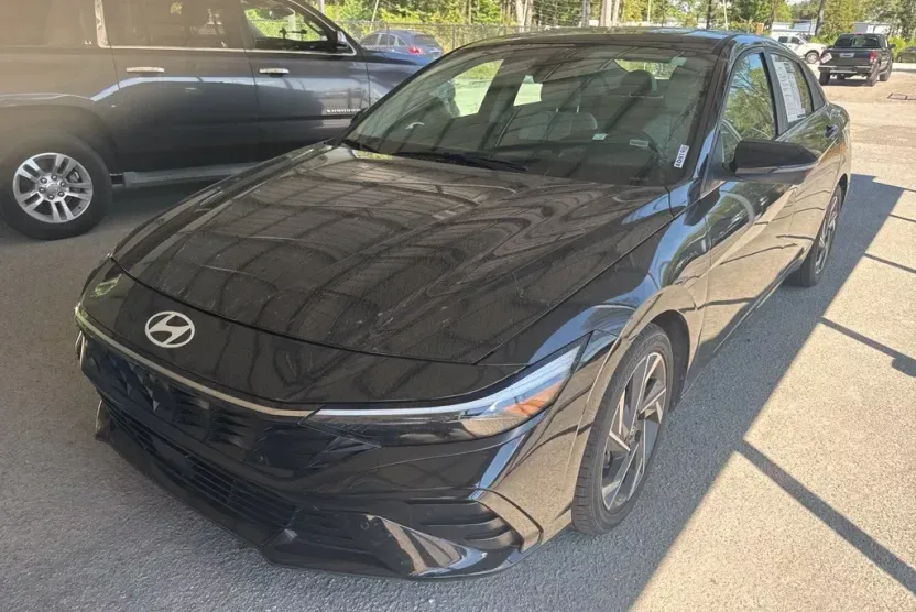 2024 Hyundai Elantra Limited photo 1