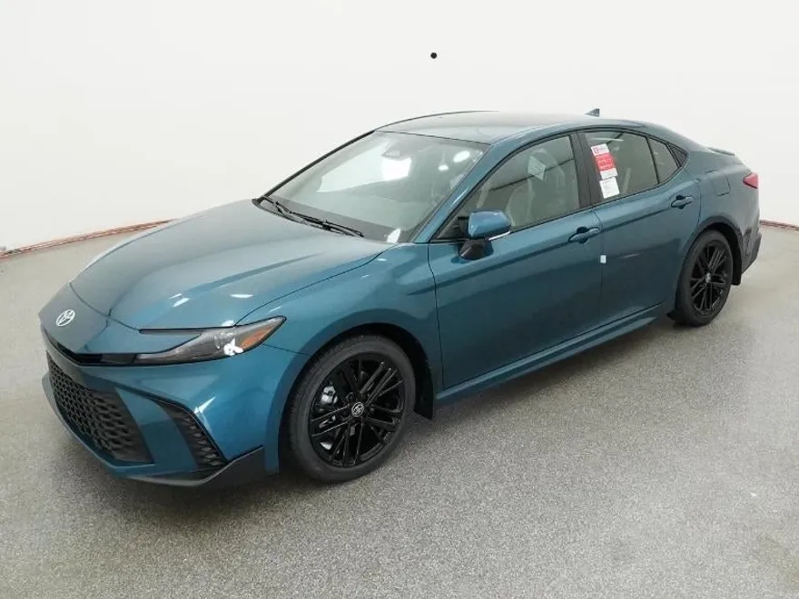 2026 Toyota Camry SE photo 1