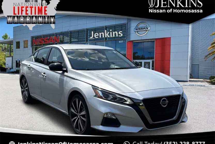 2022 Nissan Altima 2.5 SR photo 1