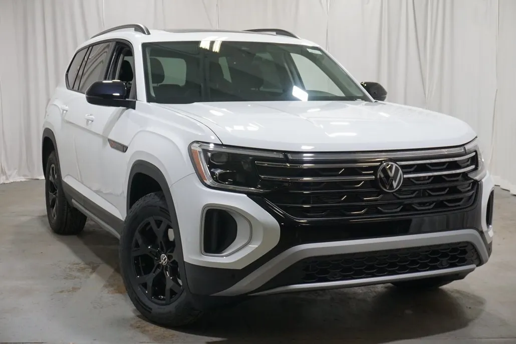 2025 Volkswagen Atlas Peak Edition SE photo 1