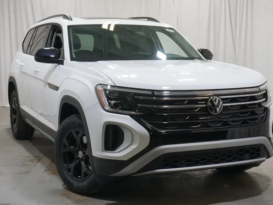 2025 Volkswagen Atlas Peak Edition SE photo 1