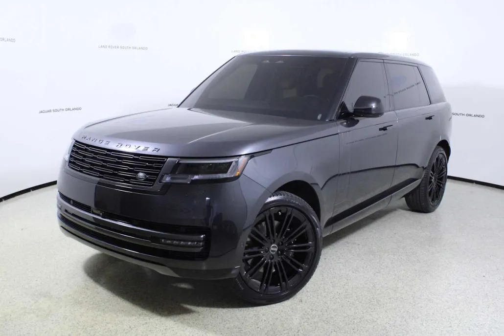2024 Land Rover Range Rover SE photo 1