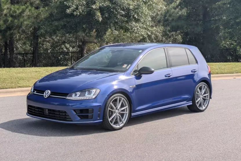 2017 Volkswagen Golf R 4Motion photo 1