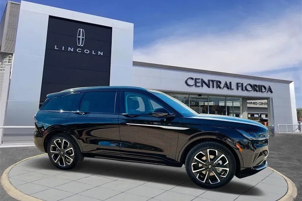 2025 Lincoln Nautilus Reserve photo 1