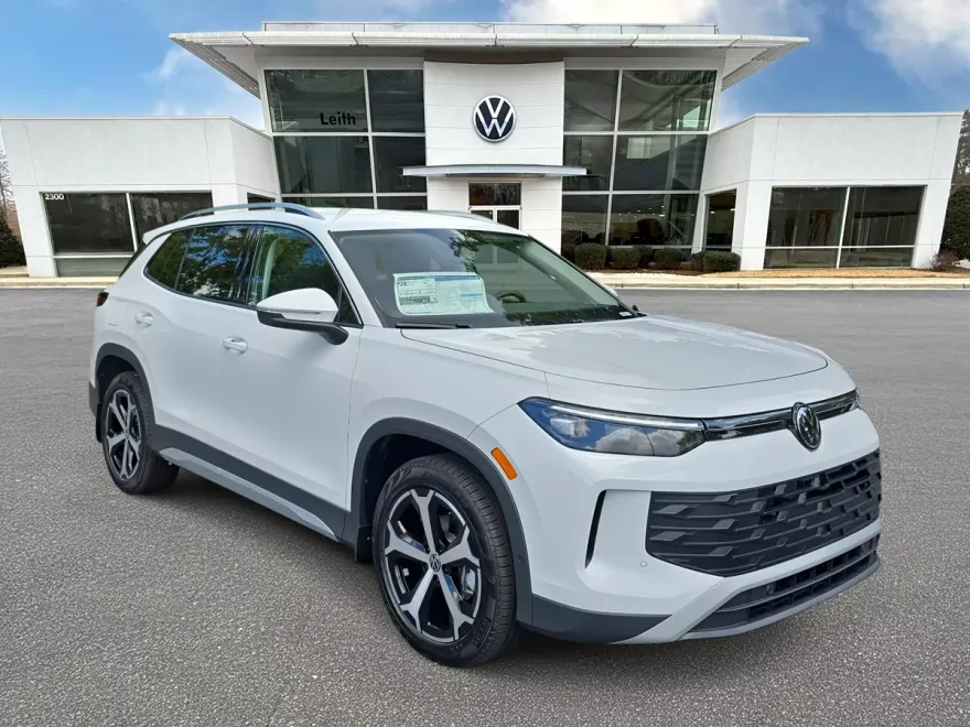 2025 Volkswagen Tiguan SE photo 1