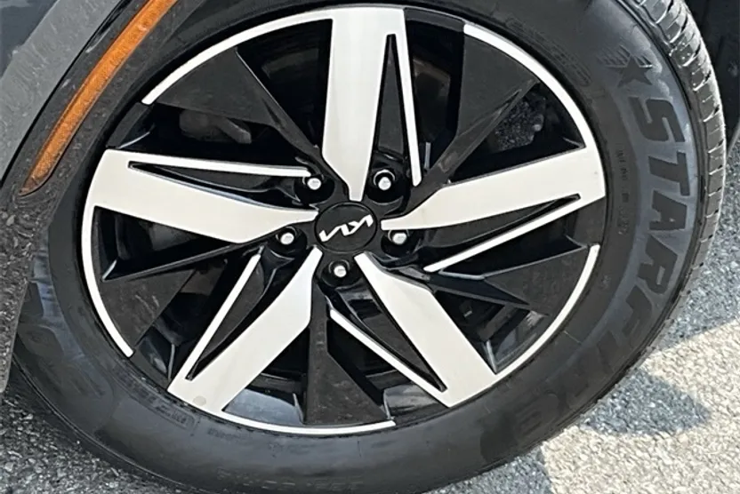 2022 Kia Sorento S photo 1