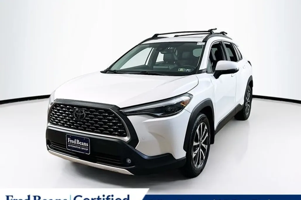 2022 Toyota Corolla Cross XLE photo 1