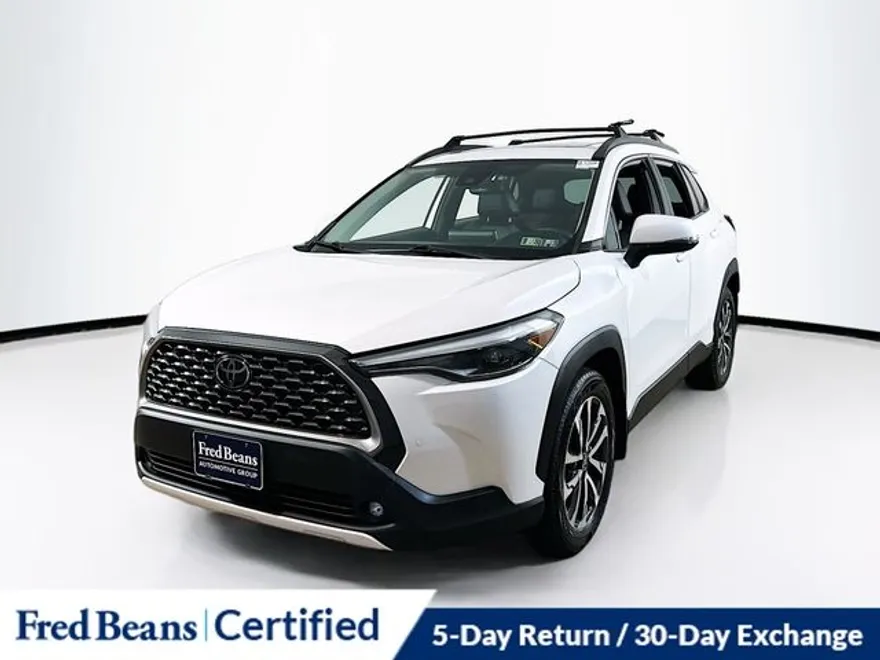 2022 Toyota Corolla Cross XLE photo 1