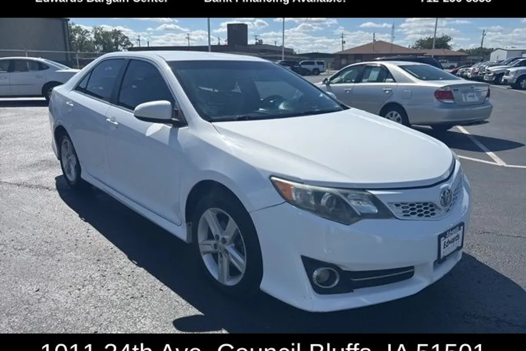 2013 Toyota Camry SE photo 1