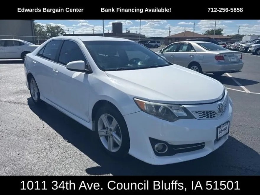 2013 Toyota Camry SE photo 1