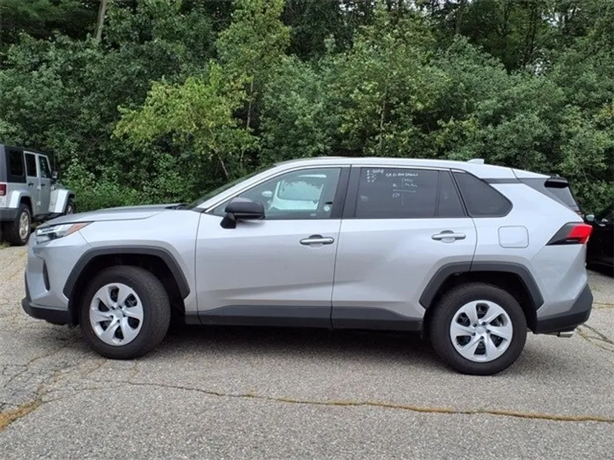 2024 Toyota RAV4 LE photo 1