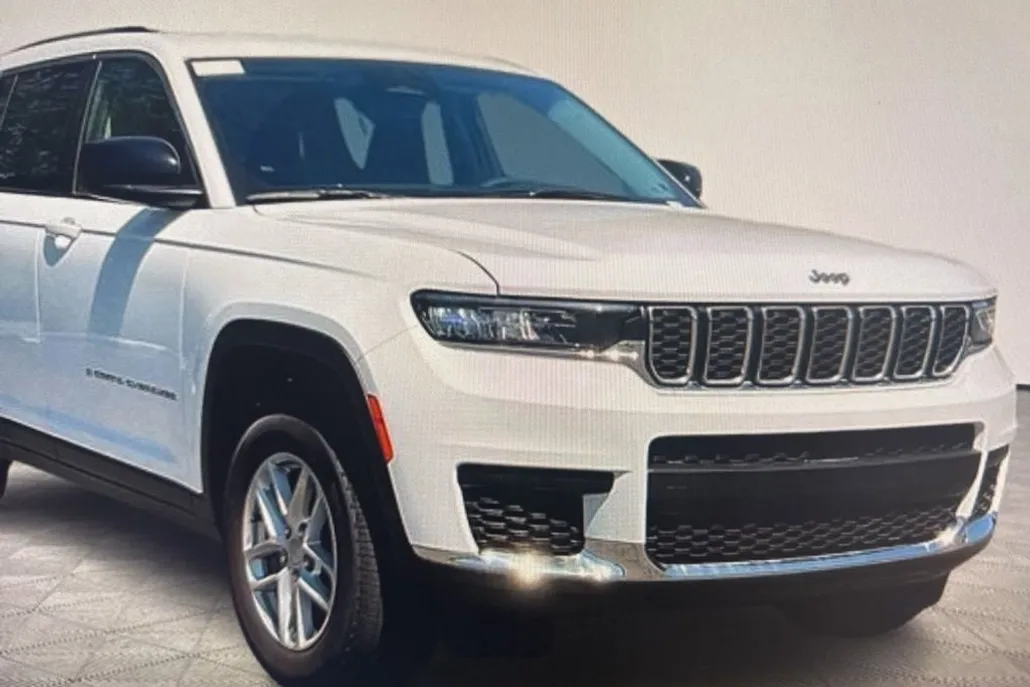 2023 Jeep Grand Cherokee Limited photo 1