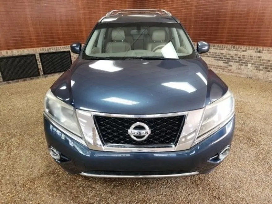 2013 Nissan Pathfinder SL photo 1