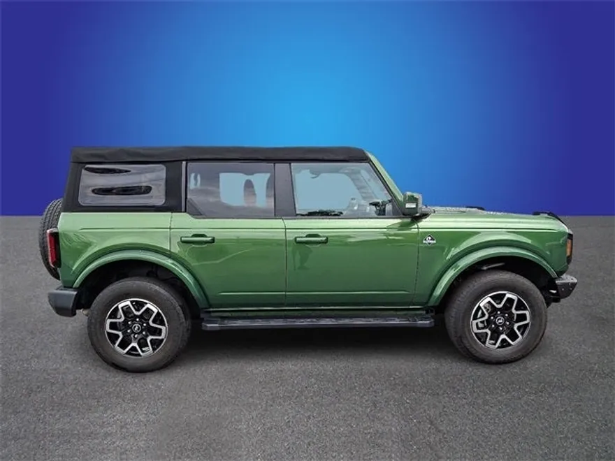 2022 Ford Bronco Outer Banks photo 1