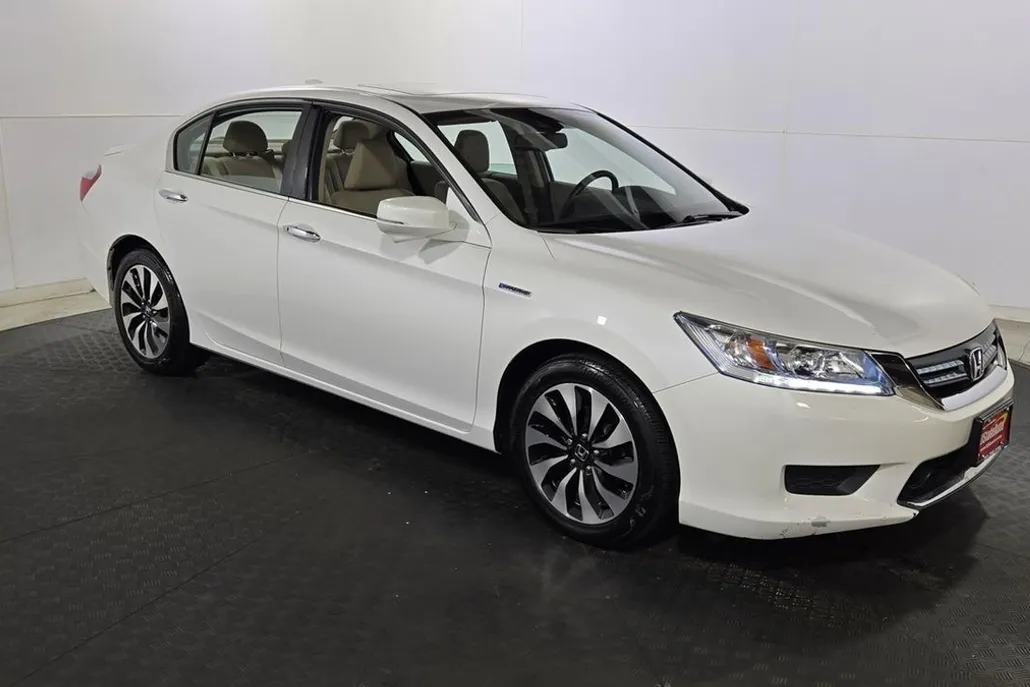 2015 Honda Accord Hybrid Touring photo 1
