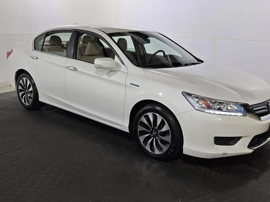 2015 Honda Accord Hybrid Touring photo 1