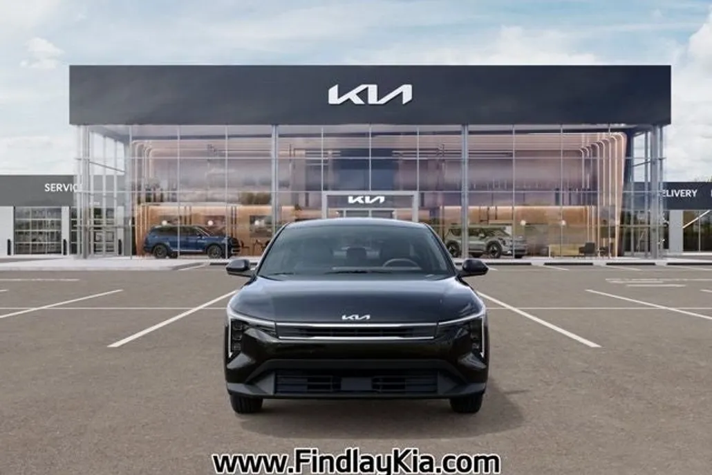 2025 Kia K4 LXS photo 1