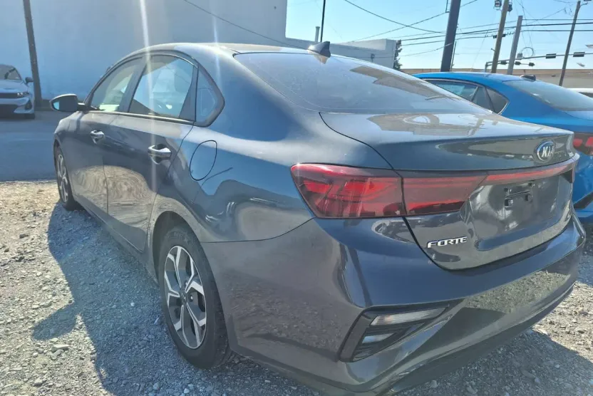 2021 Kia Forte LXS photo 1