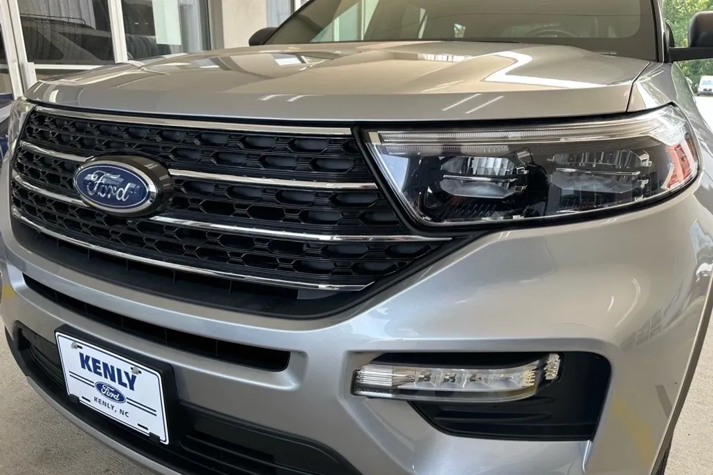 2020 Ford Explorer XLT photo 1