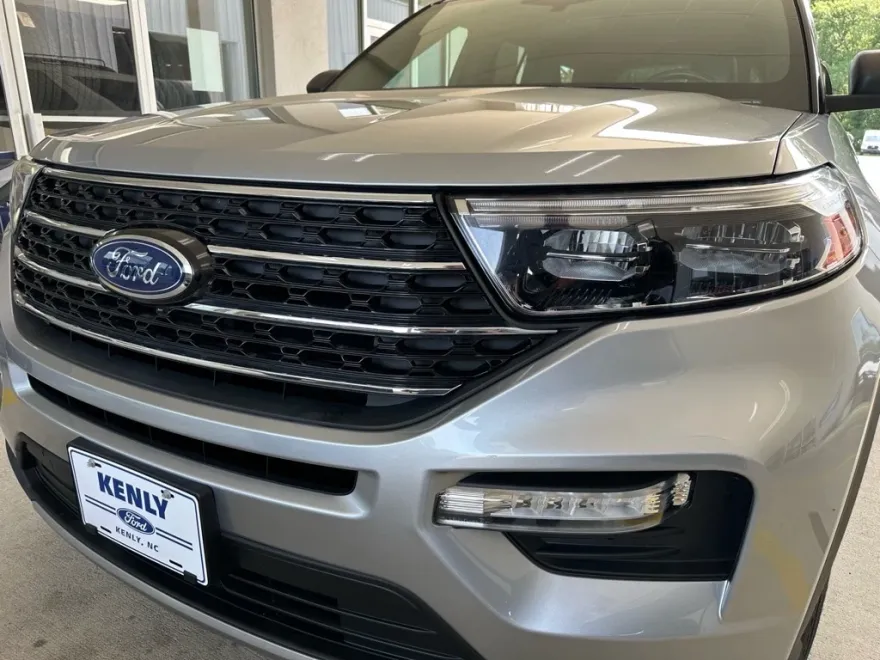 2020 Ford Explorer XLT photo 1