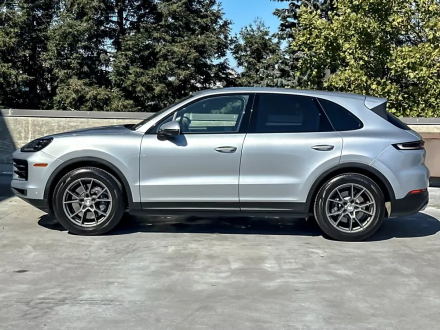 2025 Porsche Cayenne photo 1