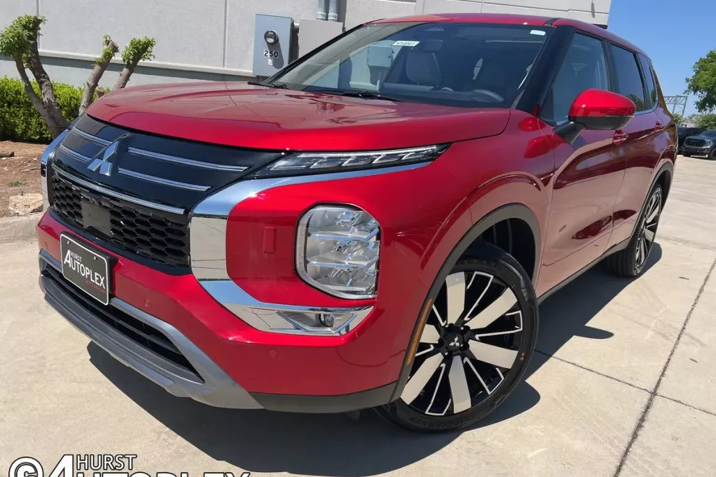 2025 Mitsubishi Outlander SE photo 1