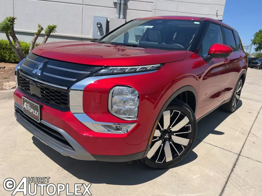 2025 Mitsubishi Outlander SE photo 1