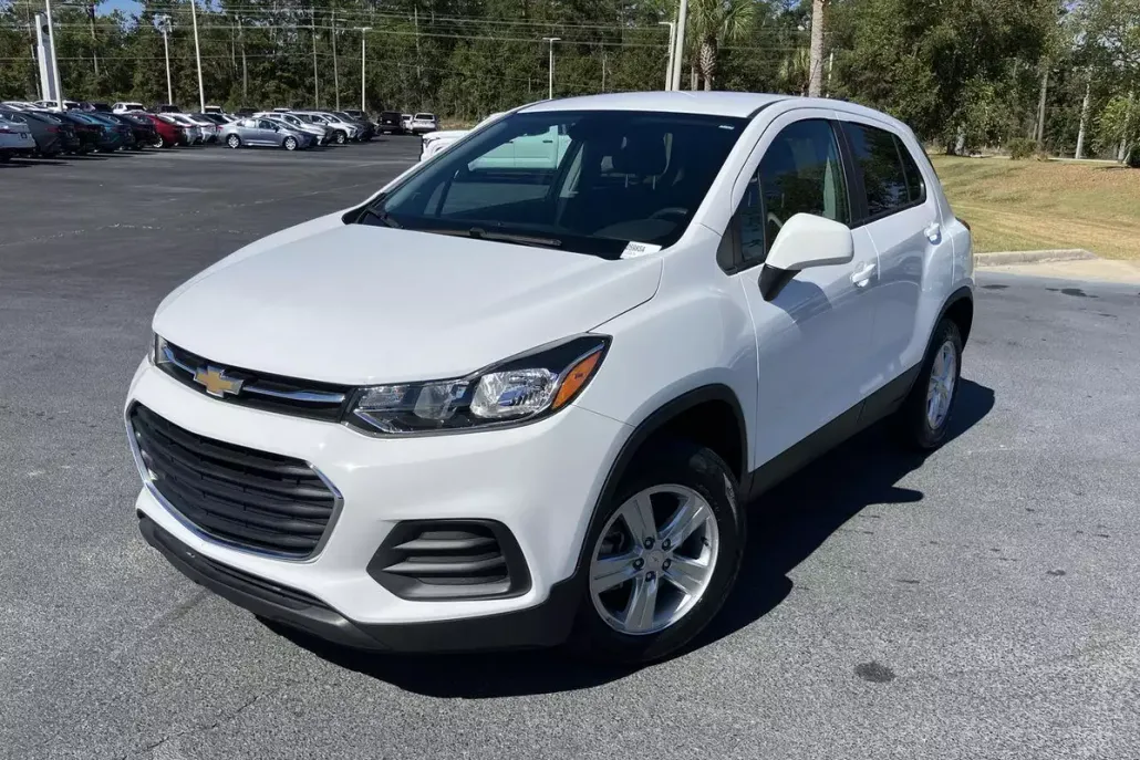 2022 Chevrolet Trax LS photo 1