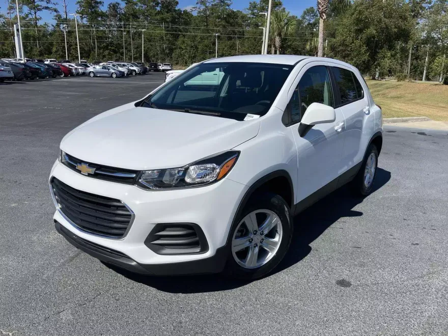 2022 Chevrolet Trax LS photo 1