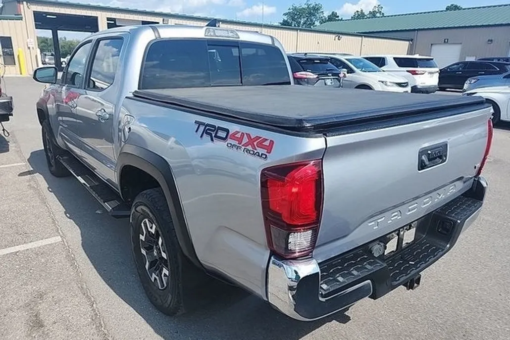 2018 Toyota Tacoma TRD Sport photo 1